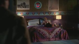 Allison Mack feet photo thumbnail