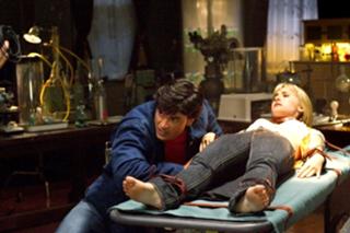 Allison Mack feet photo thumbnail