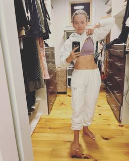 Allison Miller feet photo 15