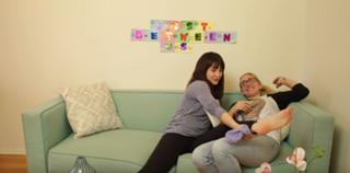 Allison Raskin feet photo thumbnail