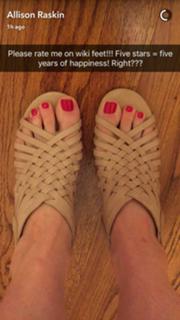 Allison Raskin feet photo thumbnail