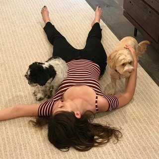 Allison Raskin feet photo thumbnail