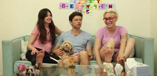 Allison Raskin feet photo thumbnail