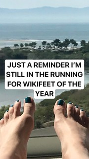 Allison Raskin feet photo thumbnail