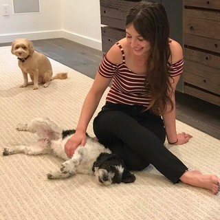 Allison Raskin feet photo thumbnail