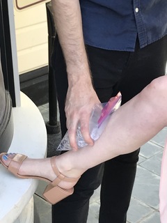 Allison Raskin feet photo thumbnail