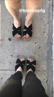 Allison Raskin feet photo thumbnail