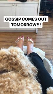 Allison Raskin feet photo thumbnail