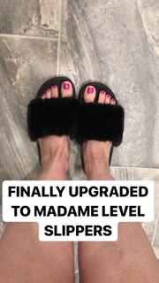 Allison Raskin feet photo thumbnail