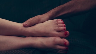 Allison Raskin feet photo thumbnail