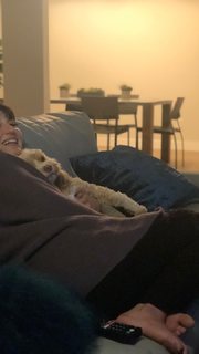 Allison Raskin feet photo thumbnail