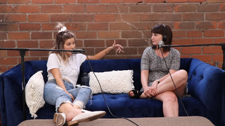 Allison Raskin feet photo thumbnail