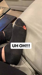 Allison Raskin feet photo thumbnail