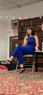 Allison Raskin feet photo thumbnail