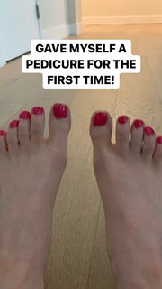 Allison Raskin feet photo thumbnail