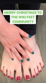 Allison Raskin feet photo thumbnail