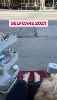 Allison Raskin feet photo thumbnail