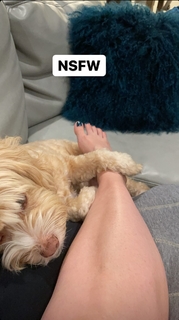 Allison Raskin feet photo thumbnail