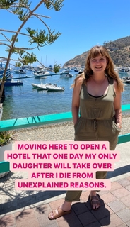 Allison Raskin feet photo thumbnail