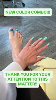 Allison Raskin feet photo 1