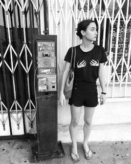 Allison Scagliotti feet photo thumbnail