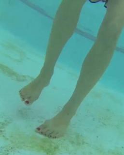 Allison Speed feet photo thumbnail