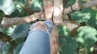 Allison Speed feet photo thumbnail
