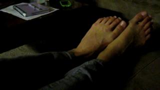 Allison Speed feet photo thumbnail