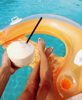 Allison Stokke feet photo thumbnail