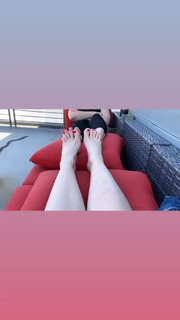 Allison Tolman feet photo 10