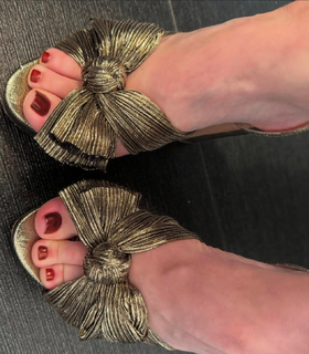 Allison Tolman feet photo 7