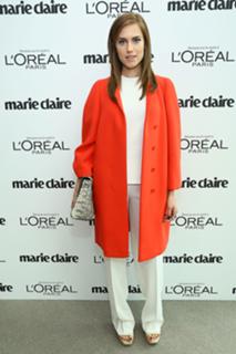 Allison Williams feet photo thumbnail