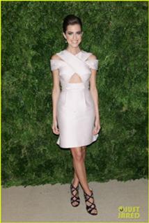 Allison Williams feet photo thumbnail
