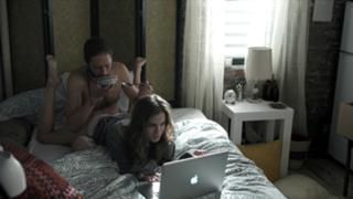 Allison Williams feet photo thumbnail