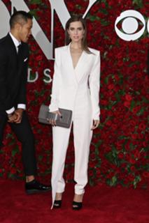 Allison Williams feet photo thumbnail