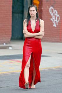 Allison Williams feet photo thumbnail