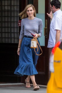 Allison Williams feet photo thumbnail