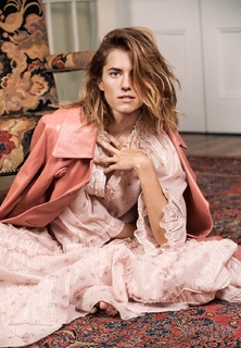 Allison Williams feet photo thumbnail