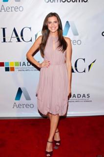 Allison Williams feet photo thumbnail