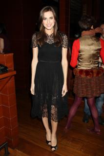 Allison Williams feet photo thumbnail