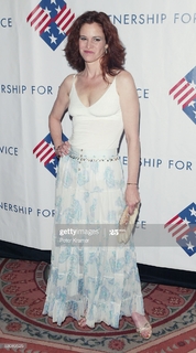 Ally Sheedy feet photo thumbnail