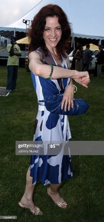 Ally Sheedy feet photo thumbnail