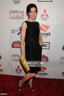 Ally Sheedy feet photo thumbnail