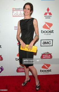 Ally Sheedy feet photo thumbnail