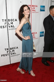 Ally Sheedy feet photo thumbnail