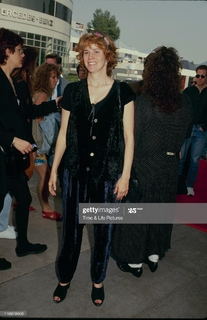 Ally Sheedy feet photo thumbnail