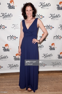 Ally Sheedy feet photo thumbnail