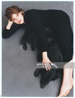 Ally Sheedy feet photo thumbnail