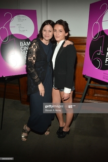 Ally Sheedy feet photo thumbnail