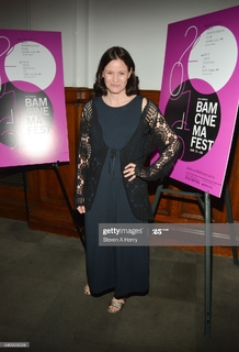 Ally Sheedy feet photo thumbnail